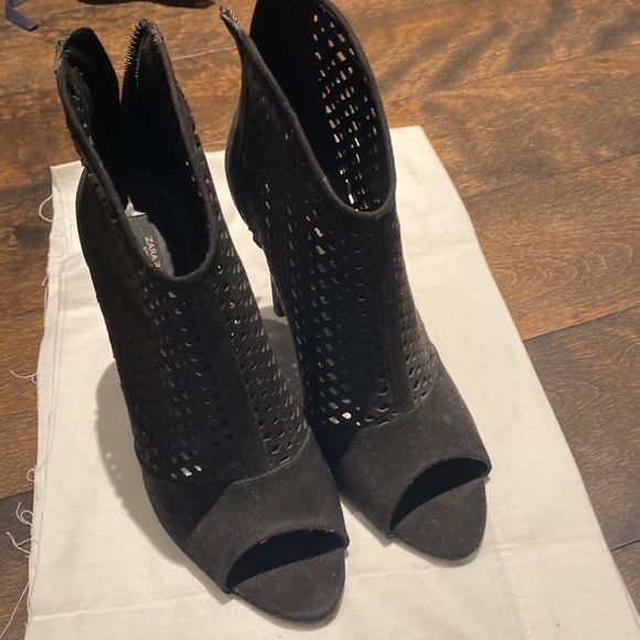 Zara perforated black peep toe booties size 38 - Picture 2 of 7